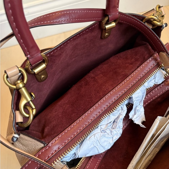 Retail Coach 1941 Rogue 30 Beechwood with leather appliqué rhinestone. - Picture 16 of 16